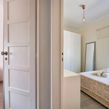 Quarto De Casal Em Casa Partilhada Ll'S House Rum i privatbostad *